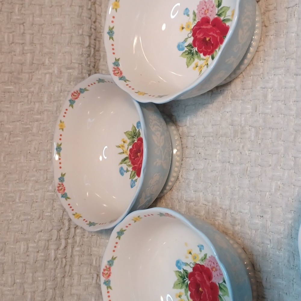 The Pioneer Woman Sweet Rose Bowls Set Of 3.